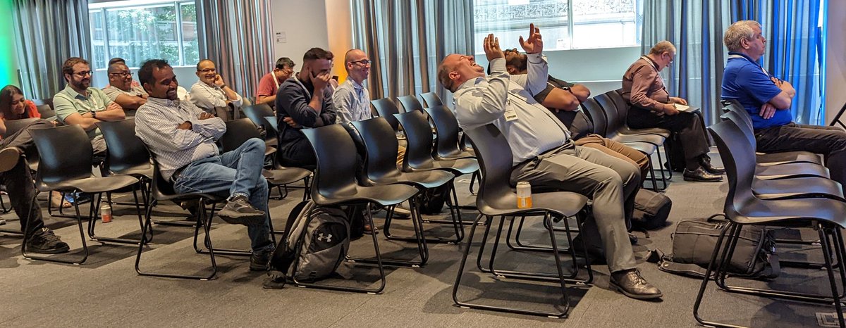dashaun's tweet image. Applause from the audience less than ten minutes into the 1-hour session.
#SpringOneTour
#KubernetesNativeJava