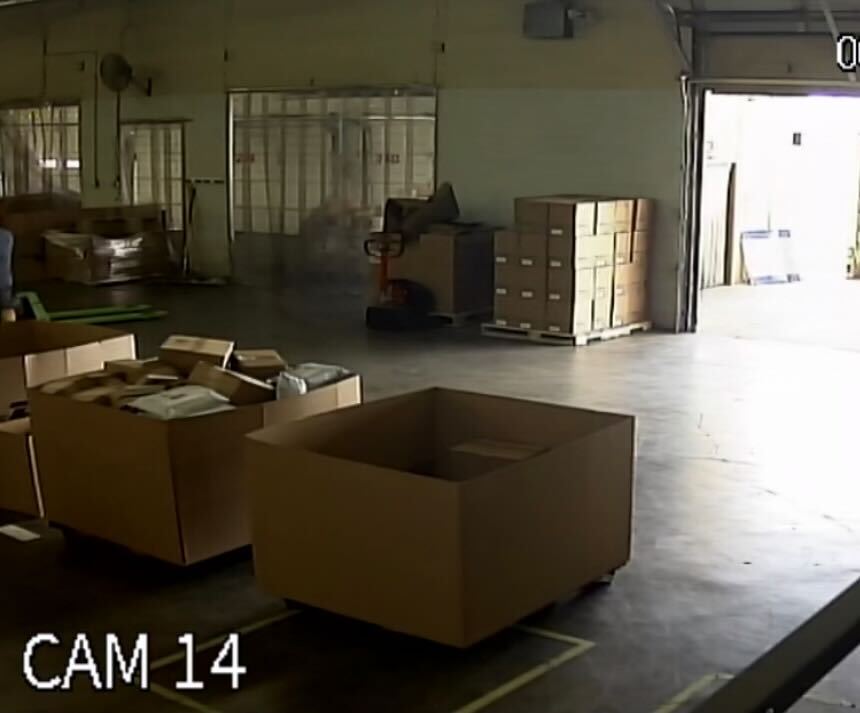 aaronrubin's tweet photo. Packages that we'll be dropping off at @shipveho for delivery tomorrow in DFW, Austin, Houston and San Antonio https://t.co/ha2WPuhmHO