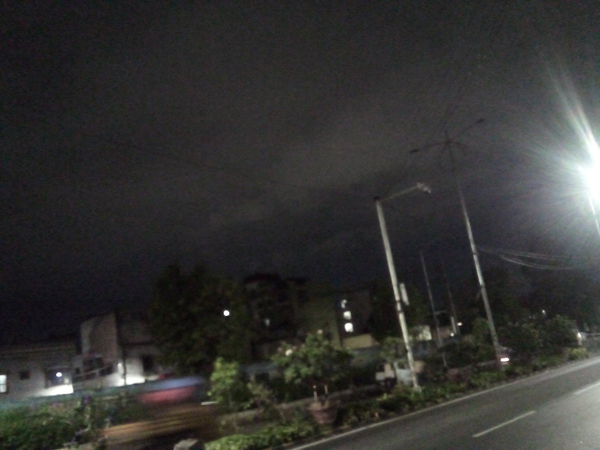 iamsinghdinesh's tweet photo. @HiHyderabad @KTRTRS Sir, pls try to take action on contractors/ official responsible for Streetlight system on RajBhavan road from Khairatbad x Rd to Somajiguda as most of the time streetlights won't glow..it's VIP road @TelanganaCS @DrTamilisaiGuv @CPHydCity https://t.co/AKsah93jzc