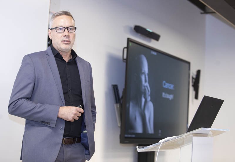 ideate_ireland's tweet photo. Craig Landsberg of #NeutroPredict which is an eHealth-enabled device that allows chemotherapy patients to monitor their blood neutrophil levels at home with a simple finger prick. #IdeateIreland #empoweringentrepreneurs https://t.co/UCV4taqaxO