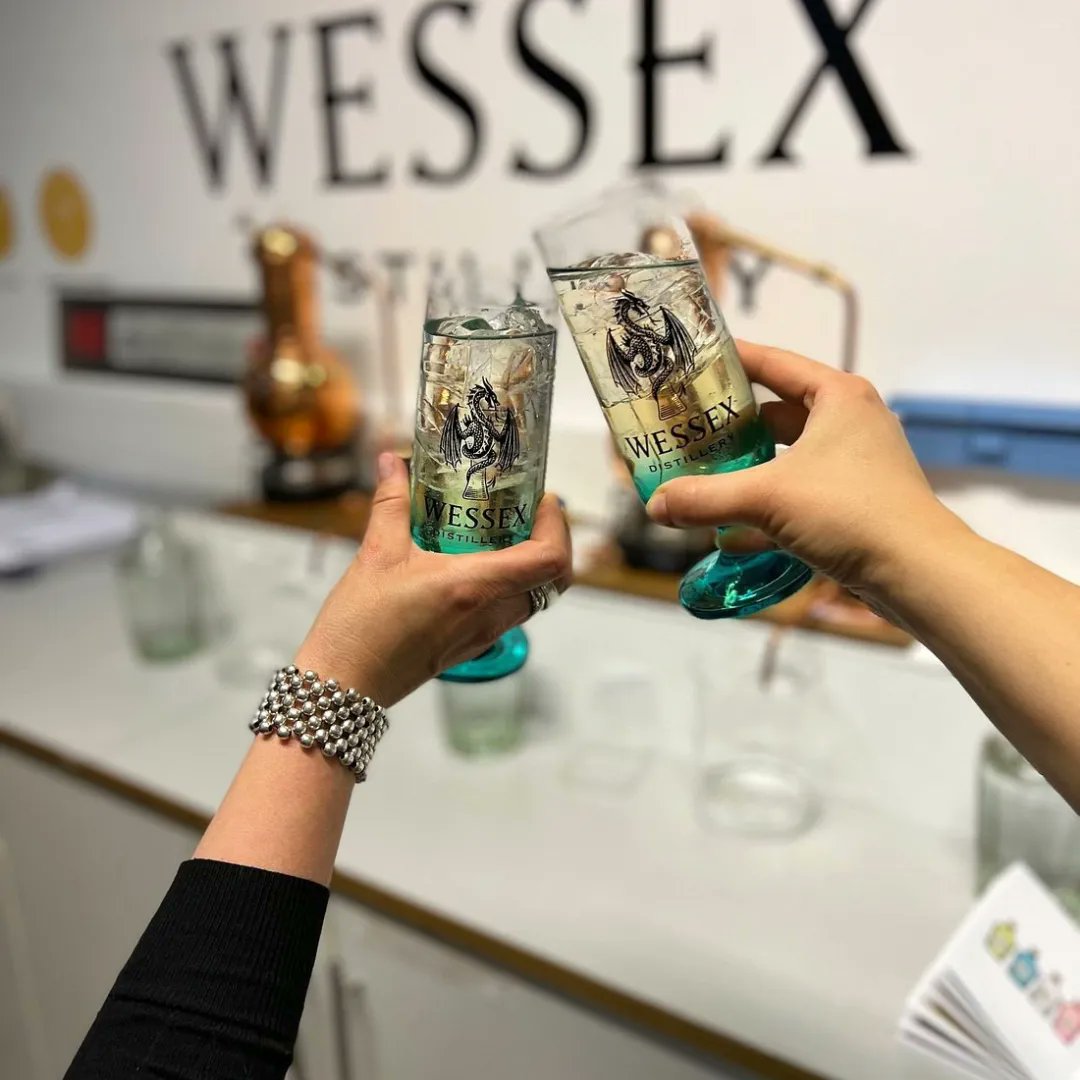 WessexGin's tweet photo. We're not usually ones to brag but... π₯ππ
#GinLabExperience #MakeYourOwnGin #CraftGin #CustomMade #ThingsToDo #London #Travel #uk #happy #londonlife #Surreylife #Surrey #vibes #visitlondon #ginlove #gingingin #ginoclock #gintastic #mixology #events #ginevent https://t.co/54ozbsj5oH