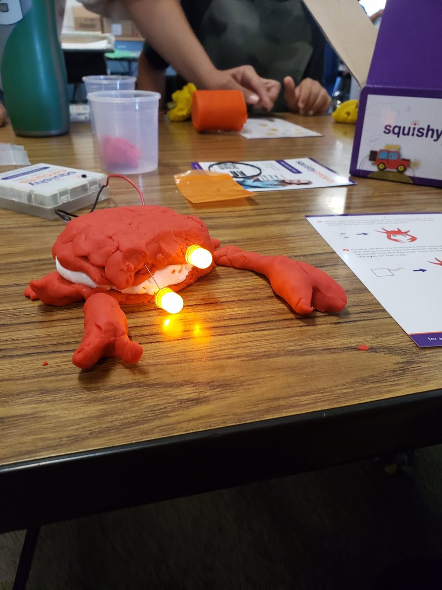 EdTechGeekster's tweet photo. @CeresUSD students are having fun time with STEAM activities and gaming in our summer school program!! #cereslearns #ceresedtech https://t.co/yn0EMLJGw1