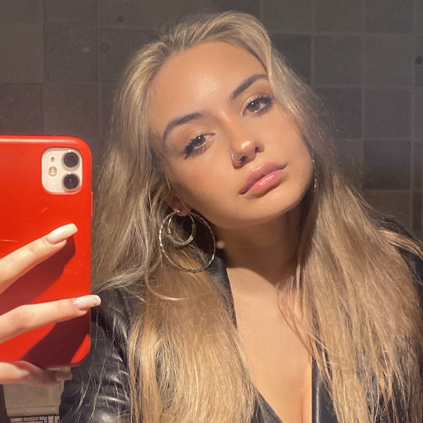 delfina tweet media