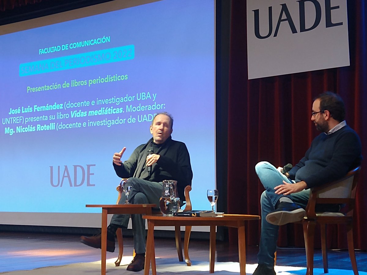jcrettaz's tweet photo. Semana del Periodismo 2022 en @UADEoficial con presentación de libros: ahora @unfernandezmas conversa con @nicorotelli sobre #VidasMediaticas, plataformas y medios (editado por @LaCrujiaEd) #comunicacionUADE #periodismoUADE https://t.co/dCt1Q3L3ZQ