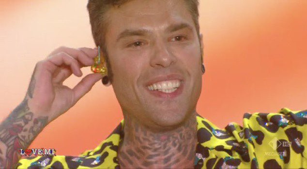 _xclaire's tweet photo. Una delle poche persone che fanno veramente bene a questo paese. Grazie per questa bella serata condivisa con tutta l'Italia @Fedez #LoveMi https://t.co/fhMQxofcGk
