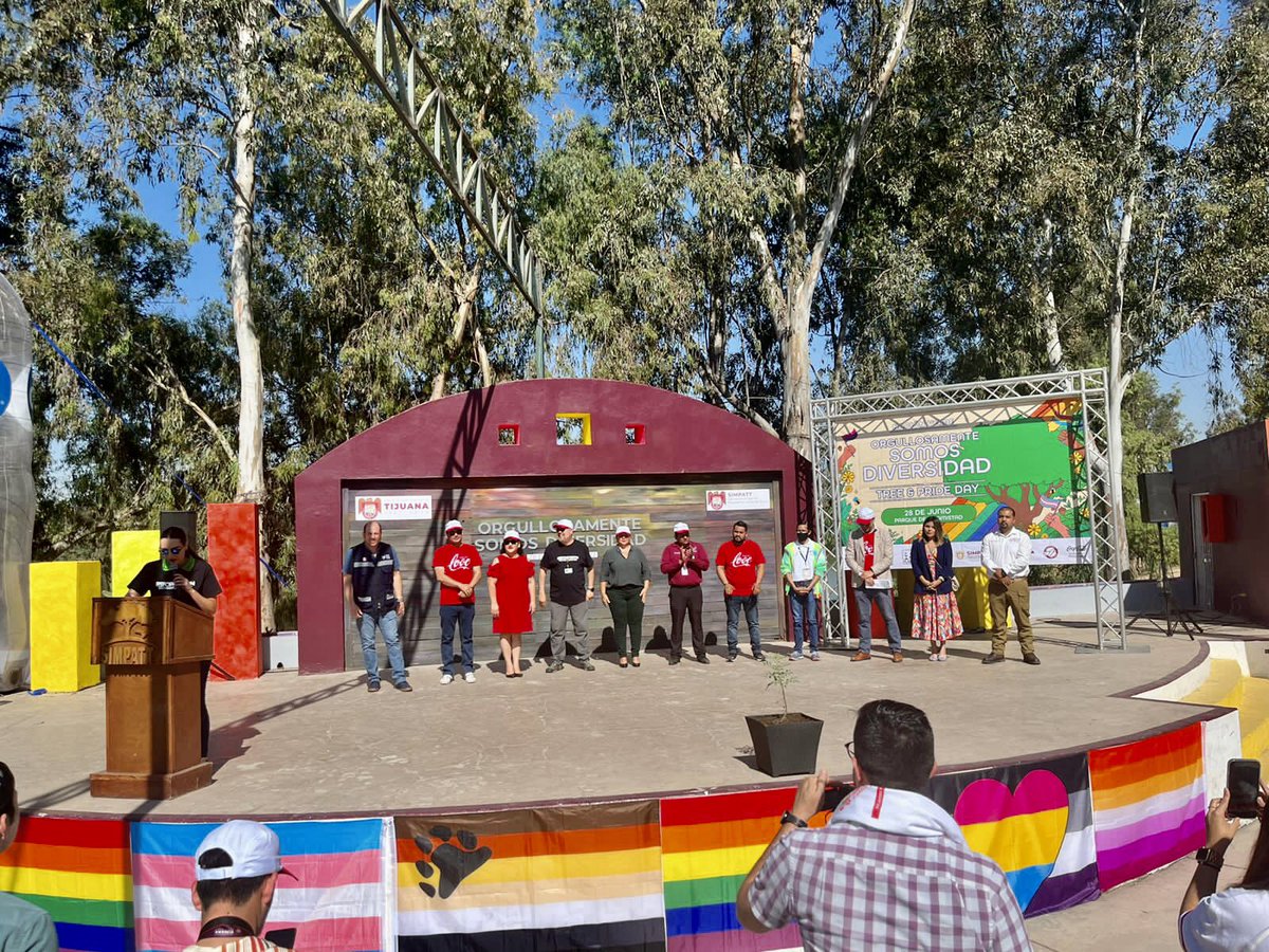 SMADSBC's tweet photo. Esta mañana nos dimos cita en el  Parque de la Amistad, para celebrar el mes del orgullo y el día mundial del árbol por medio de una jornada  de plantación de especies nativas 🌳  en el evento “Orgullosamente Somos Diversidad”

#ConElCorazónPorDelante        #Pride2022 https://t.co/uClmeSuKCT