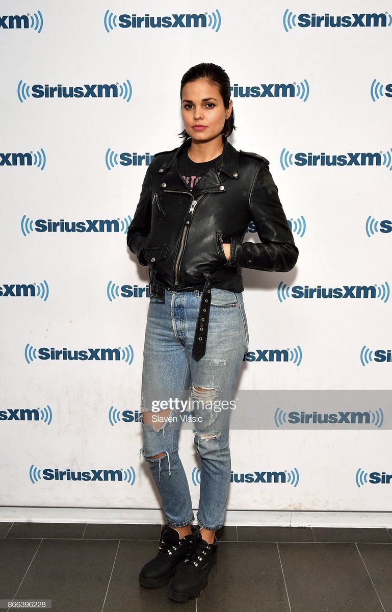hourly lina esco tweet media