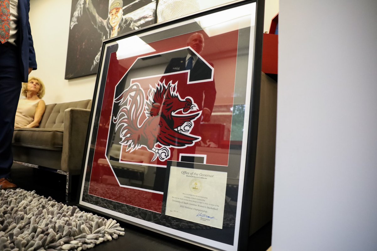henrymcmaster's tweet image. Earlier today @1stLadySC and I stopped by to see @dawnstaley and present her with the @UofSC flag that flew over the State House following their historic National Championship run. 

We look forward to celebrating many more championships in the coming years.