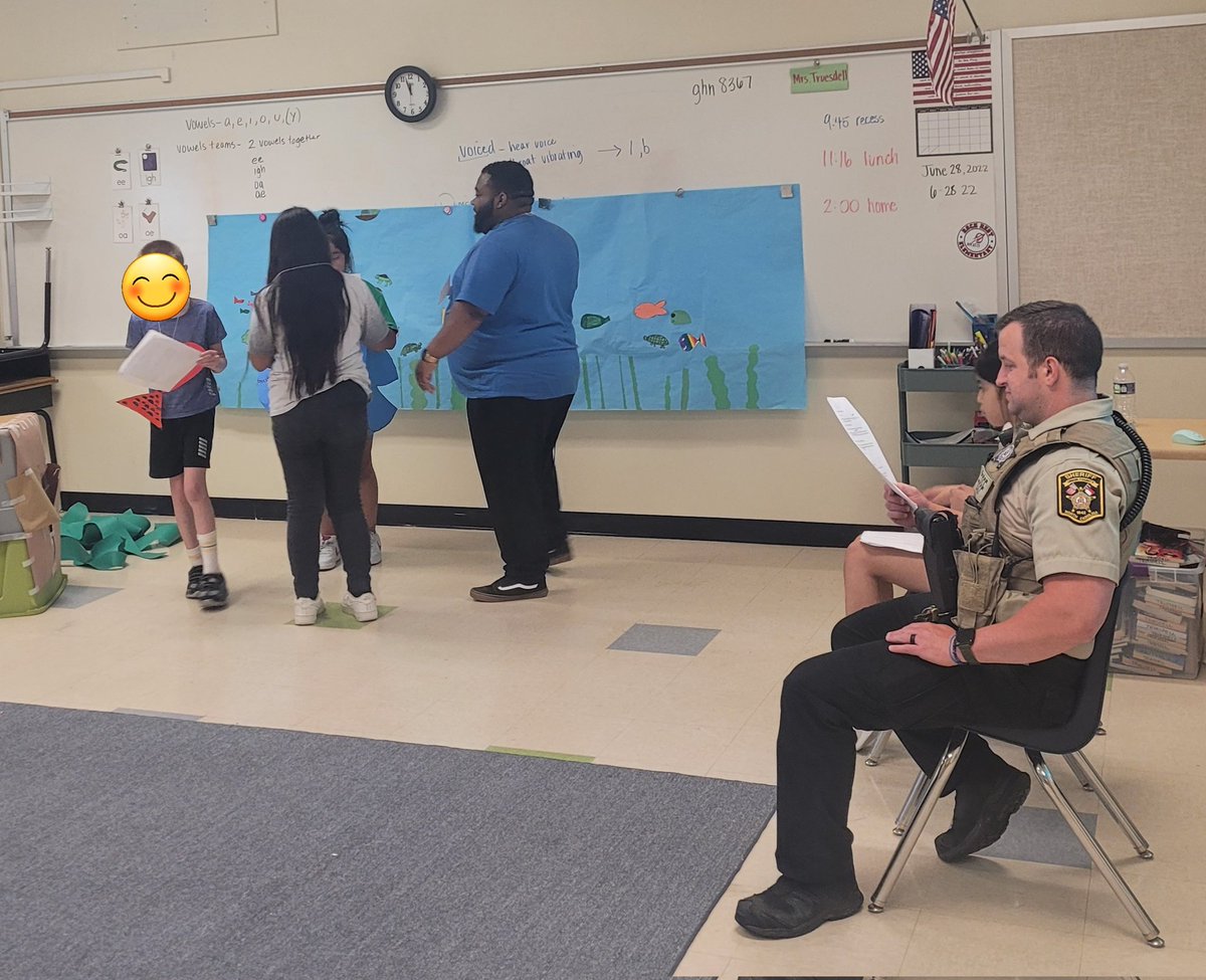 Shanda_Lauri's tweet image. ❤️'d seeing staff jumping in during Readers Theatre with a piece from "Big Al" @RockRestESNC #CampReadALot #Readers2Leaders #TeamUCPS #NCSummer2Excel @AGHoulihan @UCPSNC @SusanRodgersS4 @Renee_McKinnon1 @WingateESNC @MarshvilleESNC @UnionESNC