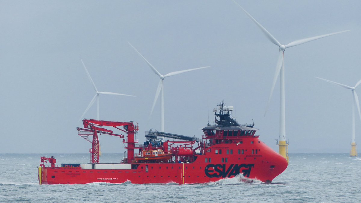 WixpixRob's tweet photo. Looks like someone might have recently taken over the tender for looking after the #WalneyWindFarm 🤔
Clocked a ‘fleet mate’ in Heysham harbour, and then I spy #EsvagtFroude of @ESVAGT shipping in the farm, but heading for Barrow maybe 🤔
📸WixPix@Sea
#windfarm https://t.co/f6l5upaw91