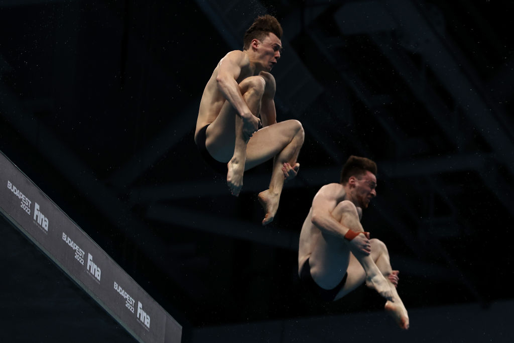 What a way to start 🔥

<a href="/mattydiver/">Matty Lee 𝐌𝐁𝐄</a> &amp; Noah Williams mark their first World Championship as a pair with Men's 10m Synchro silver 🥈

#FINABudapest2022