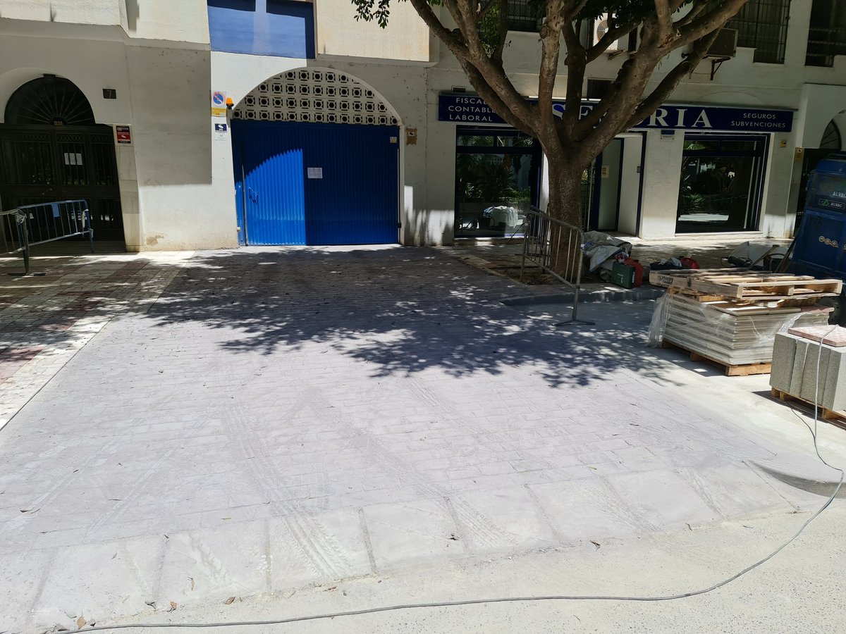 Luis_Verde's tweet photo. Esta semana terminamos las obras en #FerrocarrilDelPuerto #ParqueAyala donde hemos incrementado el estacionamiento y mejorando el encuentro entre peatones y vehículos a motor @juancgiardin #CarreteraDeCádizNoPara https://t.co/wcfFQgpCX6