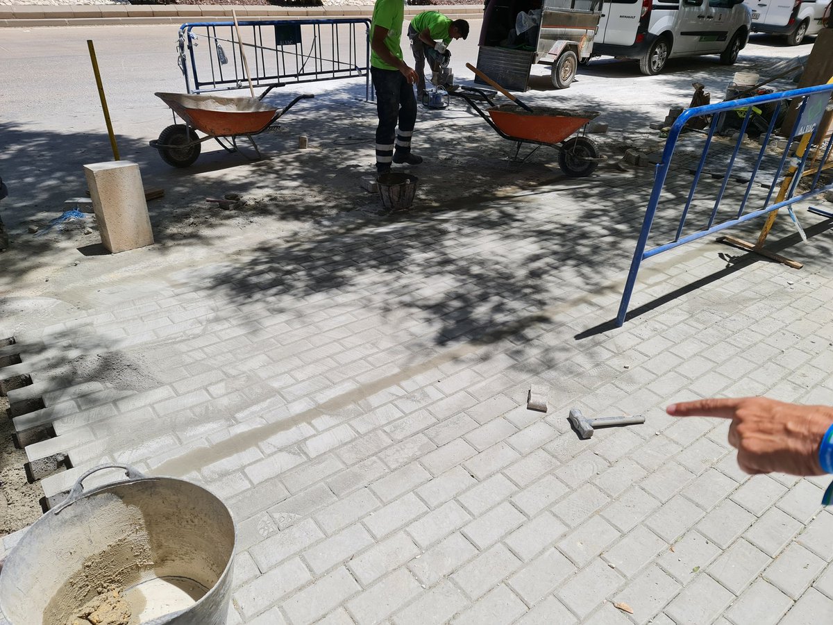 Luis_Verde's tweet photo. Esta semana terminamos las obras en #FerrocarrilDelPuerto #ParqueAyala donde hemos incrementado el estacionamiento y mejorando el encuentro entre peatones y vehículos a motor @juancgiardin #CarreteraDeCádizNoPara https://t.co/wcfFQgpCX6