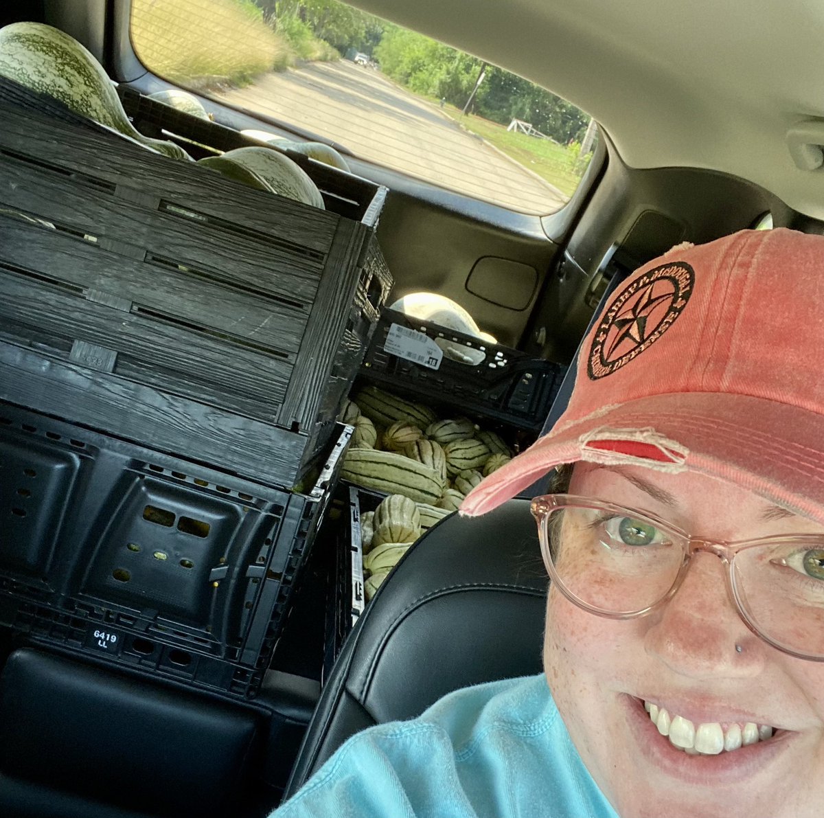 BeckyLGreen2's tweet photo. Transported almost 400 lbs. of fresh produce from God's Garden this morning. God’s Garden is a non-profit in Fort Bend County that provides locally grown vegetables free of charge to area food pantries and other worthwhile organizations. #FBJSL 🥬 🌽 https://t.co/UxYESlYEQ1