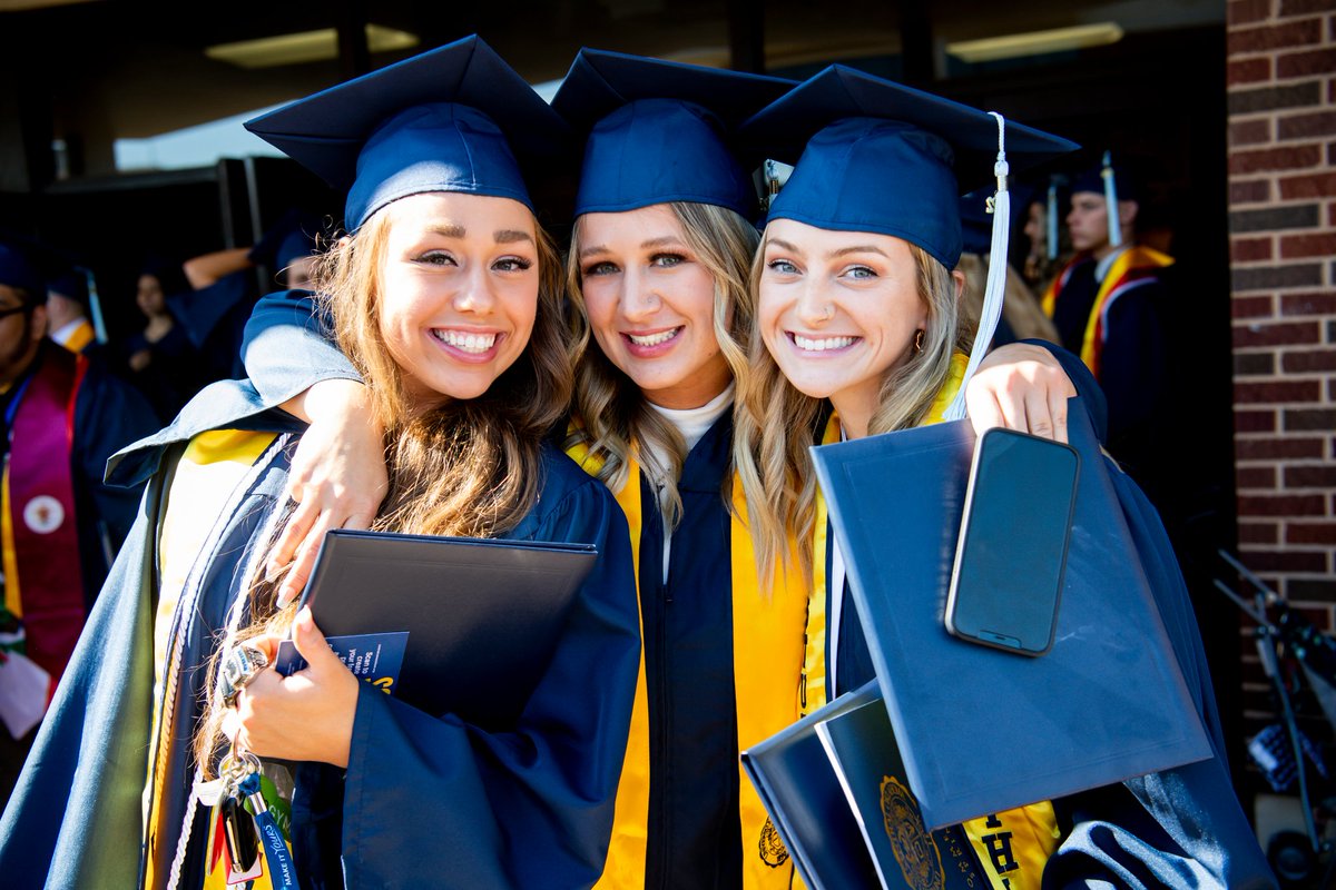 UCOCEPS's tweet photo. Calling all incoming freshman, transfer and graduate students! The Incoming Student Scholarship Portal is open for the 2022-23 academic year and will close on July 15. 💸
In order to be eligible for scholarships, students must be admitted for the fall 2022 semester. https://t.co/17EV5buSOQ