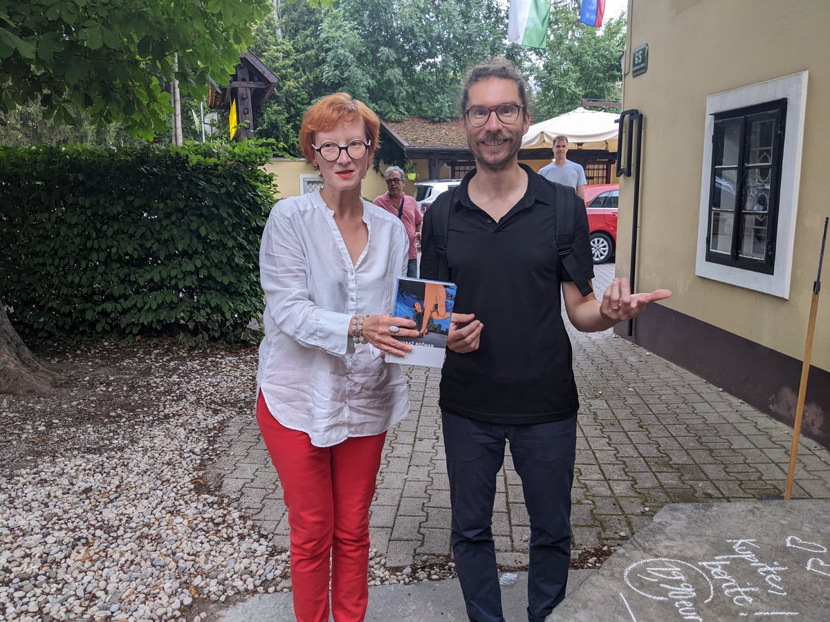 JedrtJF's tweet photo. Prišla je tudi  sestra od Jovanke @Agathung in urednik knjige Andrej Hočevar. @ZalozbaGoga_ gostuje v Šiški. https://t.co/PSBRMHnzRf