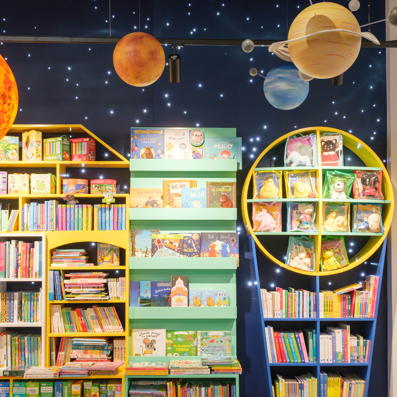 📣 Desde 𝐕𝐞𝐱𝐞𝐥 estamos muy orgullosos de contaros que hemos estado detrás del gran proyecto de renovación de #Navarro 🤩📘🔝

Un 𝒑𝒓𝒐𝒚𝒆𝒄𝒕𝒐 𝒊𝒏𝒕𝒆𝒈𝒓𝒂𝒍 de decoración enfocado a dotar al usuario de una 𝒆𝒙𝒑𝒆𝒓𝒊𝒆𝒏𝒄𝒊𝒂 𝒅𝒆 𝒎𝒂𝒓𝒄𝒂 única 🙌