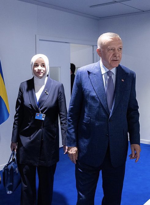 Turk9Ebro's tweet photo. عندما تجتمع السياسة مع الإسلام والقيادة مع أحفاد عثمان فمن المؤكد سيكون النصر حليفنا "زعيمنا اليوم في قمة الناتو" 🇹🇷💪 https://t.co/zdj5YKZ2uH