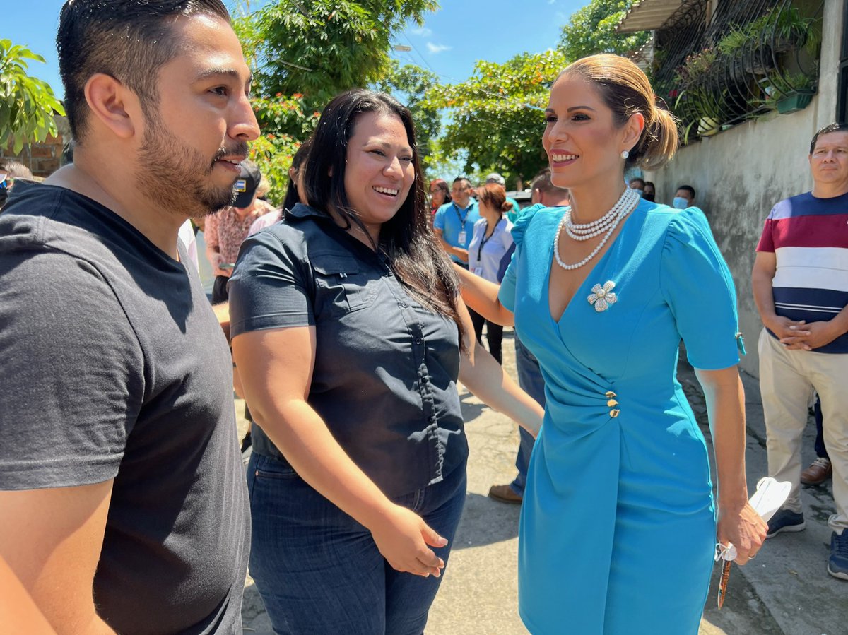 TumbaburroSV's tweet photo. La #MissBitcoin @MilenaMayorga pasó de Embajadora de El Salvador en Estados Unidos a promotora política de candidatos...

Osea que cobra salario para andar haciendo campaña política a costa "del #Bitcoin " que ha comprado #DonCerote https://t.co/Yu0Vh9s1Vq