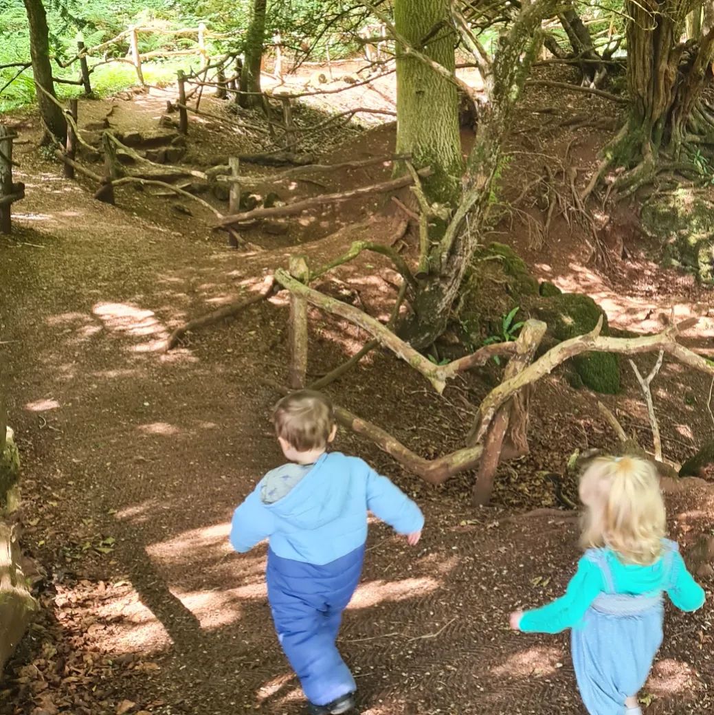 PuzzlewoodFOD's tweet photo. Families bringing their little ones for an explore in the sunshine is what summer is all about at #Puzzlewood☀️ plus plenty of ice cream & plenty of fun 🙂 Please book at: https://t.co/pgluNgyHxV Photos by ourwelshlife. #DeanWye #ForestOfDean #GoFindFreedom #EscapeTheEveryday https://t.co/jDuJJ5jwFk