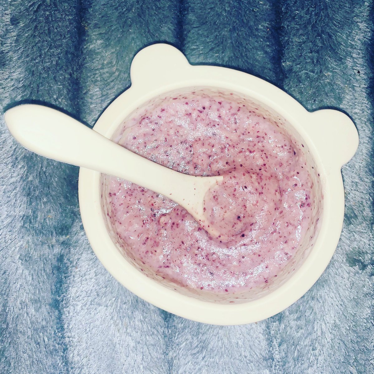 The last remaining bear bowl 🧸

This little cub had her summer fruits porridge in the bowl for breakfast. 

etsy.com/uk/shop/NushyB…
