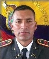 PalacioEmilio's tweet photo. ¿Quién le va a explicar ahora a la esposa del Sargento Primero José Chimaco Quishpe que lo mandaron a cumplir su deber sin armas, y que le ordenaron que no se defienda para mantener la paz? https://t.co/mqAAnzGjN3