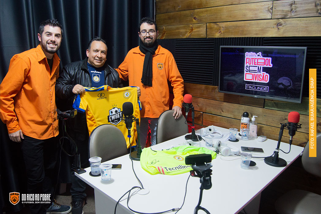 Doricoaopobre's tweet photo. 🎙 Ontem (27) conversamos no estúdio da @pacundepodcasts com o treinador do Uberlândia, João Ribeiro, no podcast Futebol Sem Divisão. O convidado falou sobre a comunidade, do início da Série A e da preparação do Uber p/ o certame.

📲 Spotify: https://t.co/JnLRzv1r3K https://t.co/mWMkQTyYf9