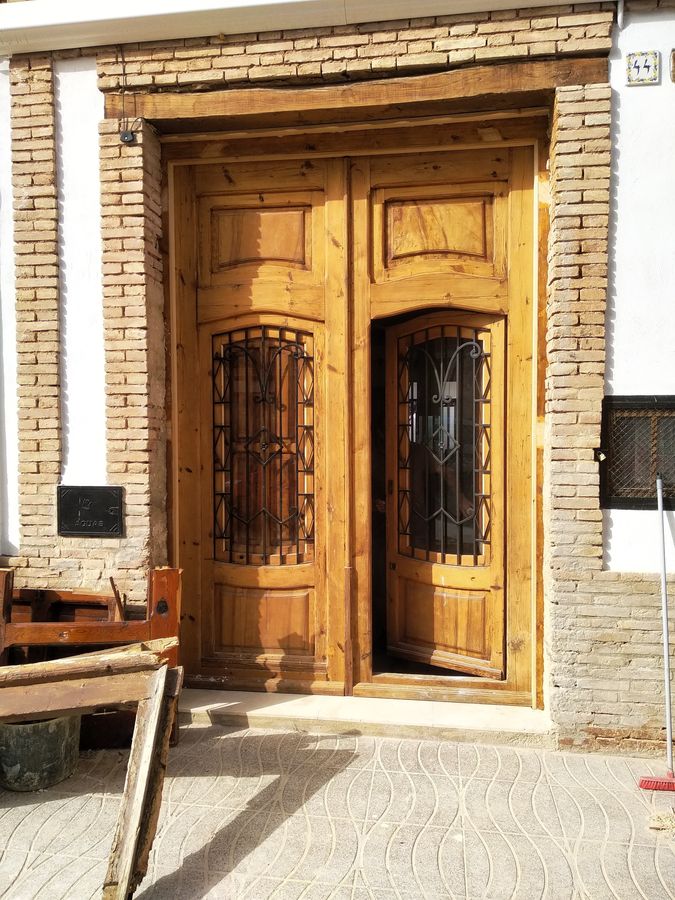 carpinteriatb's tweet photo. Nuevo trabajo de #carpinteriaamedida.
Acoplar puerta de madera de mobila vieja , aportada por el cliente, en el hueco de su nueva vivienda.
Fabricación del marco,  las molduras, vierteaguas y montado de los herrajes
También se  ha reensamblado la puerta para que quede perfecta. https://t.co/0MroGCj8Zr