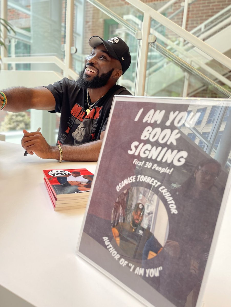 ShaziaMir71's tweet photo. "You are blessed. You are strong. You are everything" - Osamase Ekhator today @labcentral! An immersive poetry experience in honor of #juneteenth2022, uplifting, inspiring and thought provoking. https://t.co/voVKacHw47