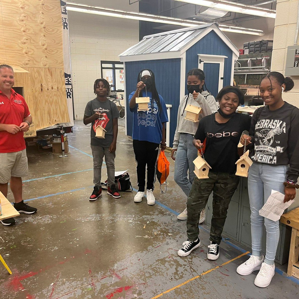 CTECharles's tweet photo. CTE Exploration Camp is a hit! Rising 7th and 8th grade students can explore the many CTE pathways available in @CCPS ! #ExploreCTE Need more info? Check out: https://t.co/SIeoClqYHO https://t.co/IgQJeKTnEL