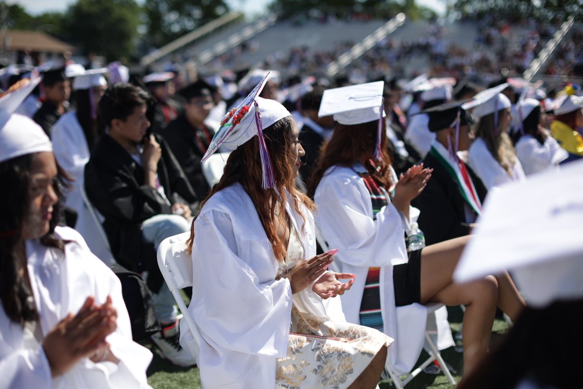 epsBOARD's tweet photo. Admiral William F. Halsey, Jr. Health and Public Safety Academy 2022 Commencement/Class Awards Ceremony

https://t.co/ptQZvqmshR https://t.co/zhBkOr31T7
