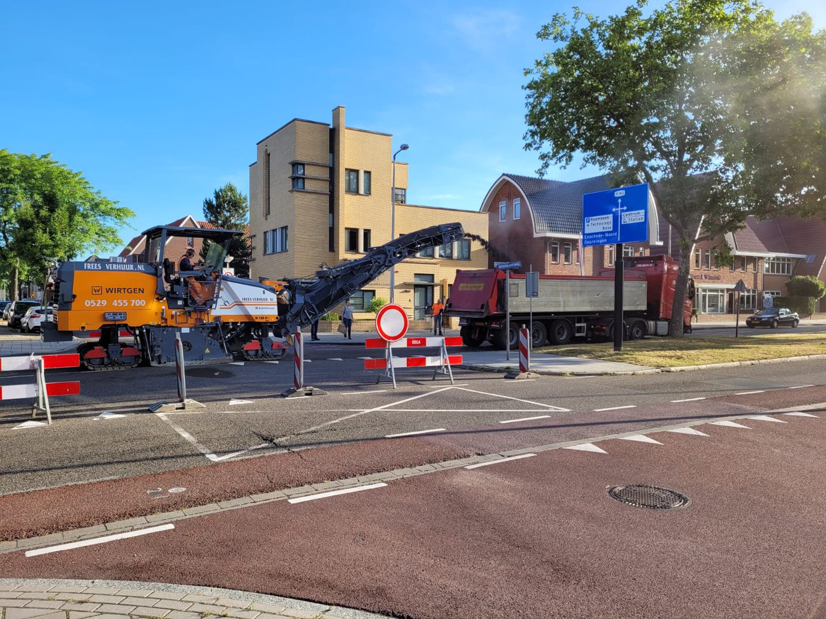 Na een korte voorbereiding, vorige week maandag vol gas gestart met de werkzaamheden aan de Lasondersingel en Boddenkampsingel in Enschede! Morgen het eerste asfalt er weer in. #NTP #Enschede