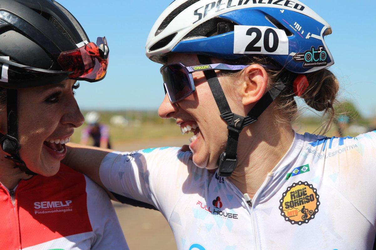 Esse registro fiz no sábado, após a chegada da elite feminina do Brasileiro de Ciclismo. A alegria genuína da campeã <a href="/AnaPolegatch/">Ana Polegatch</a> ao parabenizar a vencedora Aline Mariga.