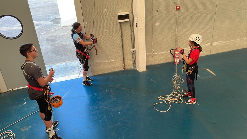 gevillacarrillo's tweet photo. Deporte es Salud... y la Espeleología es lo más... seguimos entrenando con nuestr@s peques y no tan peques.  GRANDES!!!!

#Espeleología #Deporte #Juventud #Mujeres #Villacarrillo #Jaén @eldeportedejaen @DeporteAND @fjoliver88 @aolivermolina @eduard_oliver @jaen_deportiva https://t.co/mtwbKqsvMj