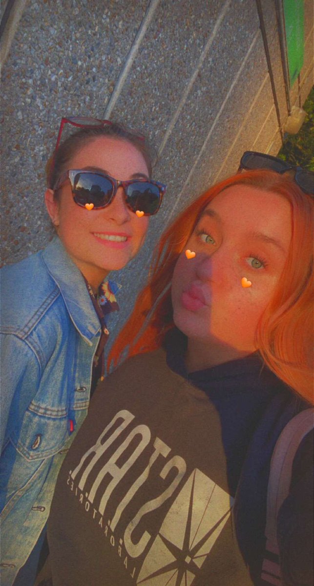 elliefullaløve tweet media