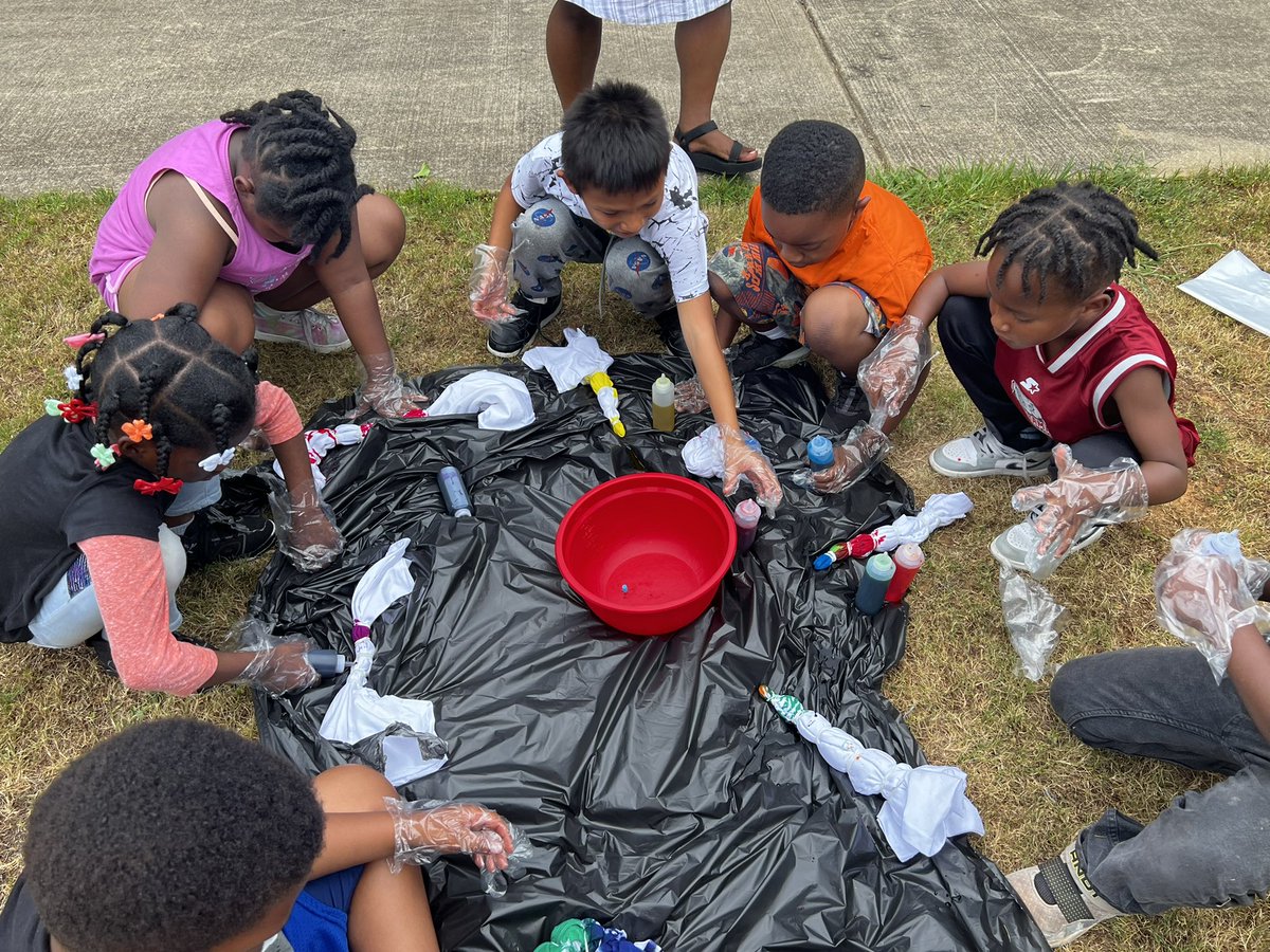 TheReadingTea's tweet photo. Day 2 of our official countdown to the end of Summer Learning! Today was “Tie-Dye” Tuesday is Mrs. Sterling’s Class and we had a ball! ❤️ @J_Armistead728 @UPES_Leads #STEMeducation #summerenrichment https://t.co/555KbXdd2P