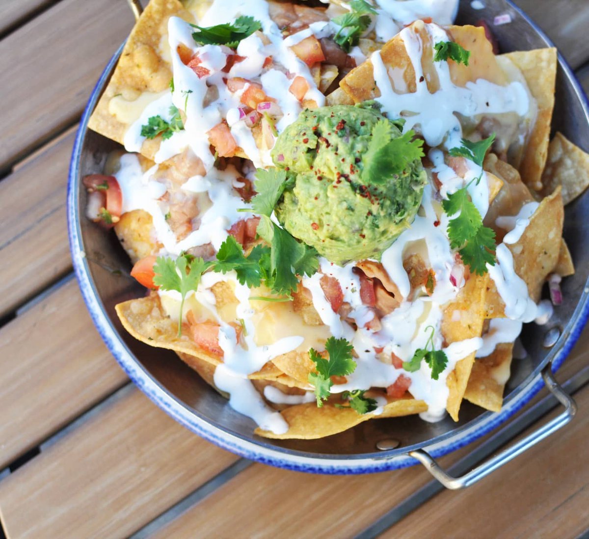 It's looking like another beautiful night! Stop by for nachos, cocktails, and fresh beer on the patio 🍻