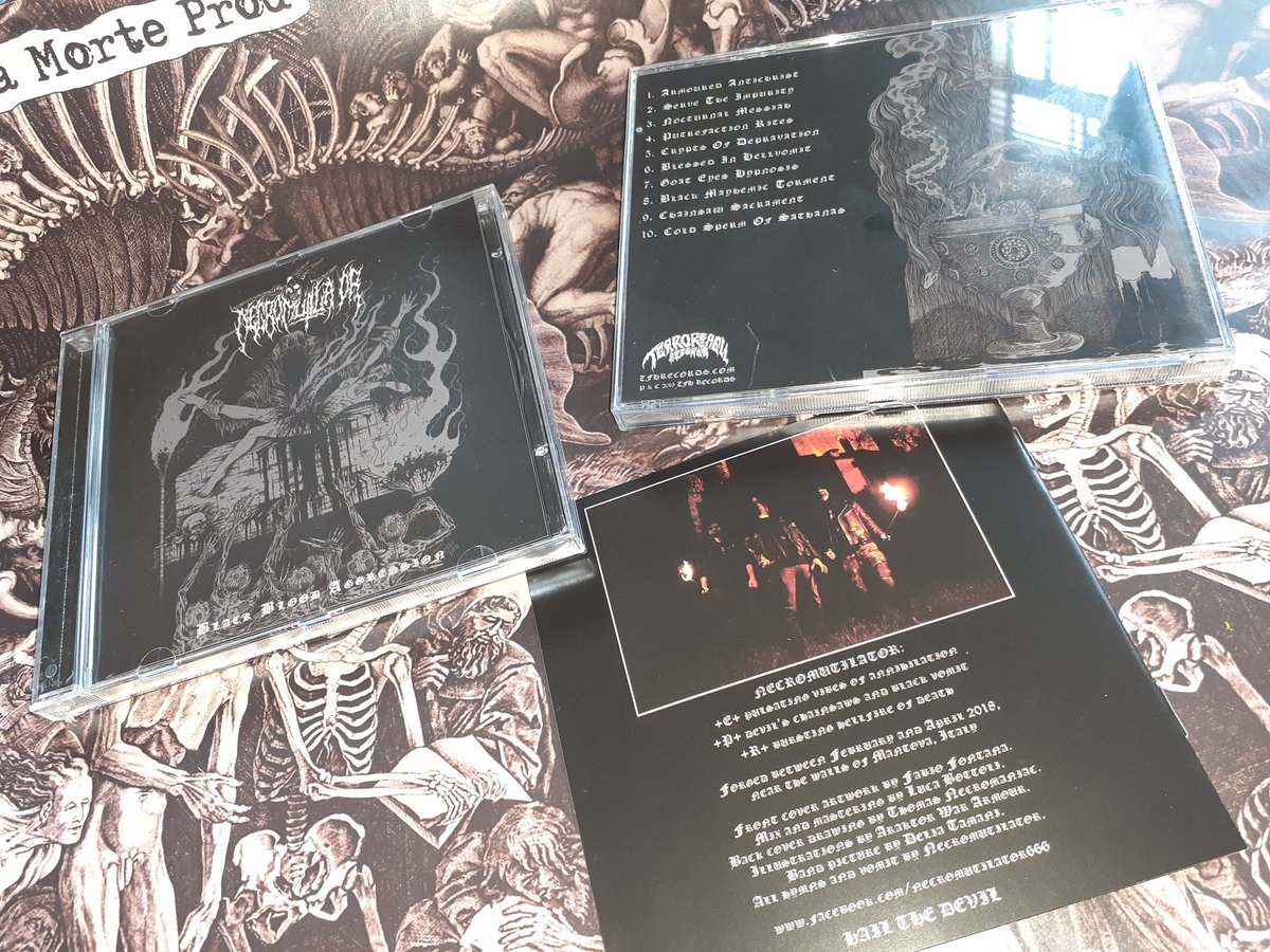 vozdamorteprod's tweet photo. Banda: Necromutilator (Itália)
Álbum: Black Blood Aggression 
Formato: CD
Valor: 60,00 R$ + Frete

#necromutilator #deathmetal #vdmorte #italianmetal #deathmetalitalia #blackdeathmetal #brazilianlabel #undergroundlabel #vozdamortedistro #terrorfromhellrecords https://t.co/R3vstmoxdJ
