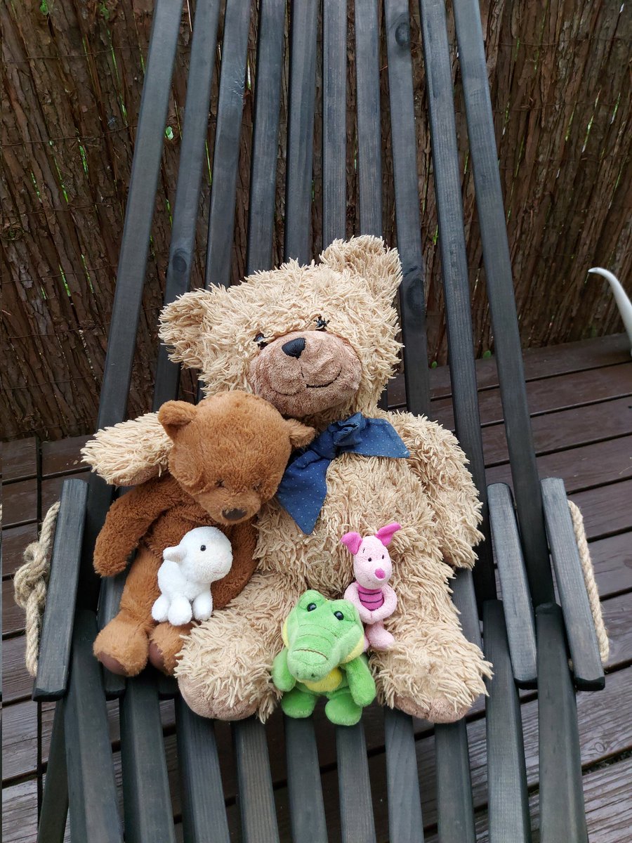 Hunajatassu1's tweet photo. #remukööri on kyllä varsin pehmoa porukkaa. Heti tullaan kainaloon, kun vähän jyrisee.
#halinalle #Hunis #Luddelammas #Vertti #Kyösti #Nasutheboss #ukkonenlähestyy #kohtasalamoi https://t.co/9tL2VE8pKO