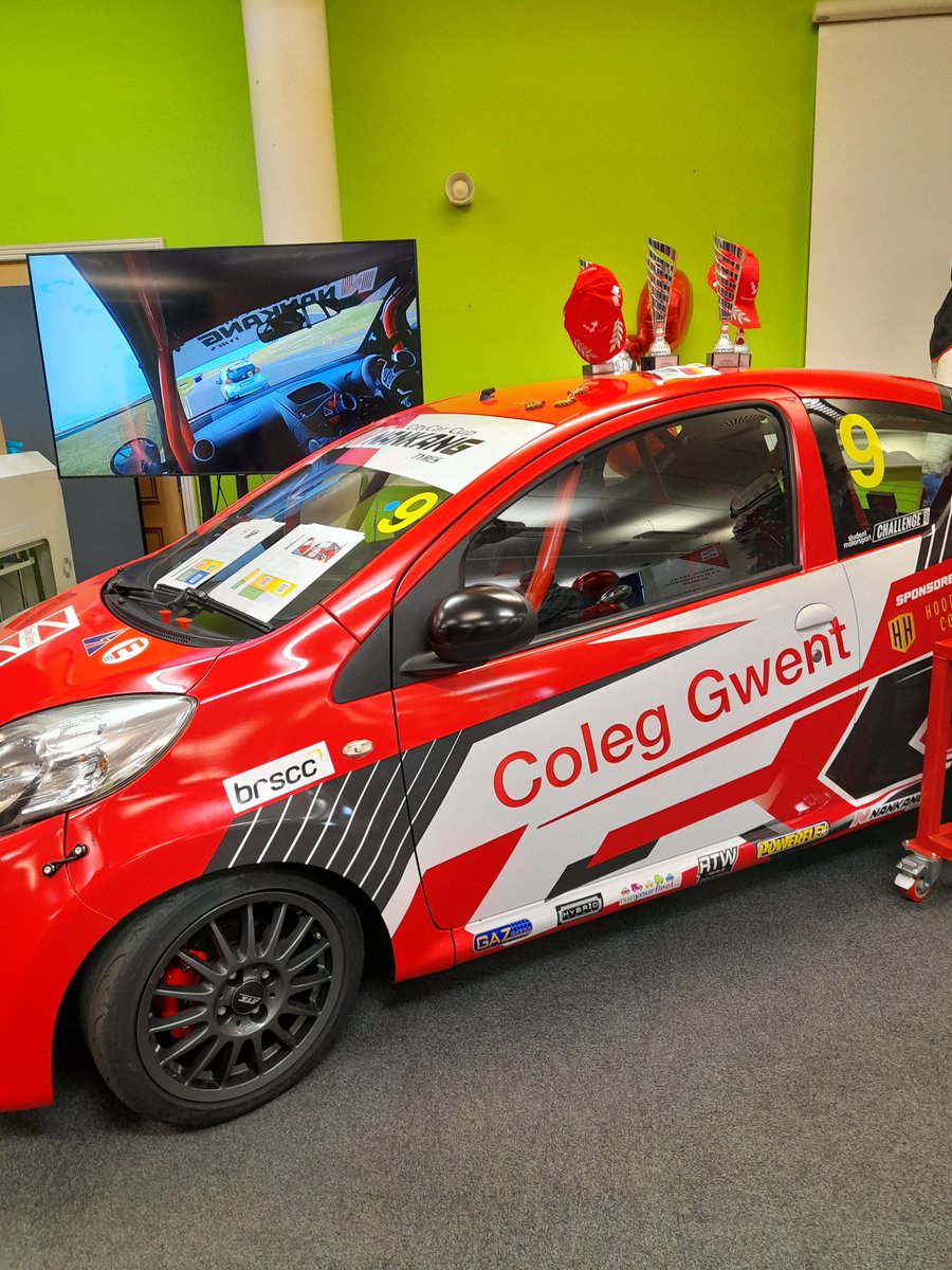 NGamlin1's tweet image. Great open evening tonight  @coleggwent.  Lots of fun activities from our great staff.  Not too late to apply 😊