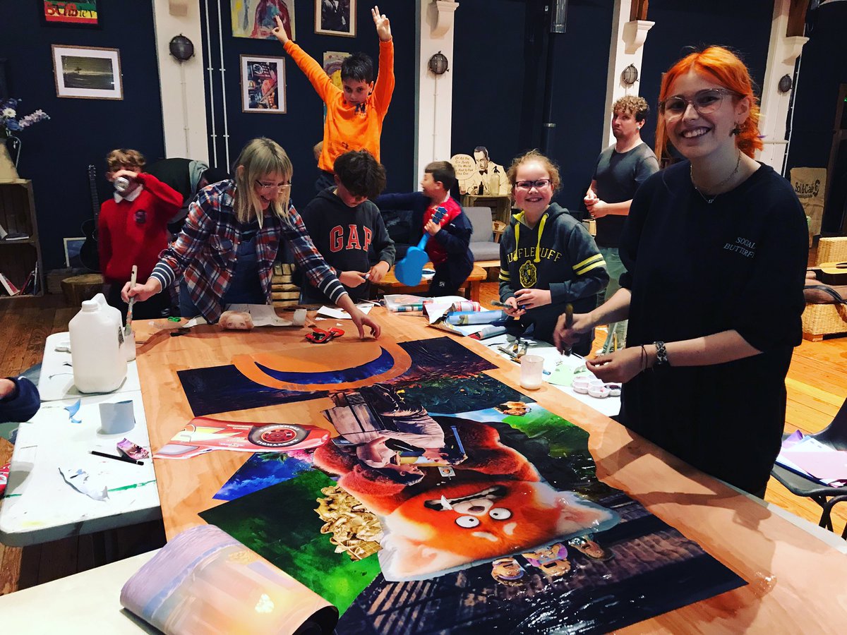CeLLBlaenau's tweet photo. Sesiwn gwych heno / Clwb clinc bach arts 🎨 “Movie Poster collage” efo @instaartbyfran a tiwtoriaid #ClwbClinc #cellb
@Celf_Cymru @CelfGwyneddArts https://t.co/w3ChgVXX8n