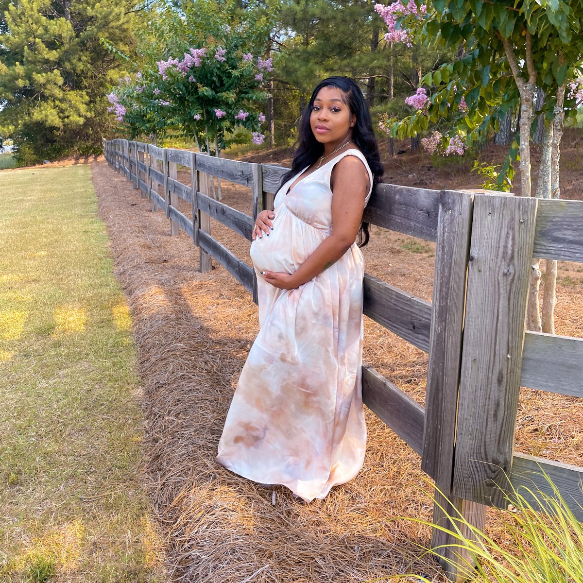 Alohaniqua's tweet photo. 9 month pregnancy portraits shot by my husband 💐🌾💕💛 https://t.co/2aLzkaiPUz