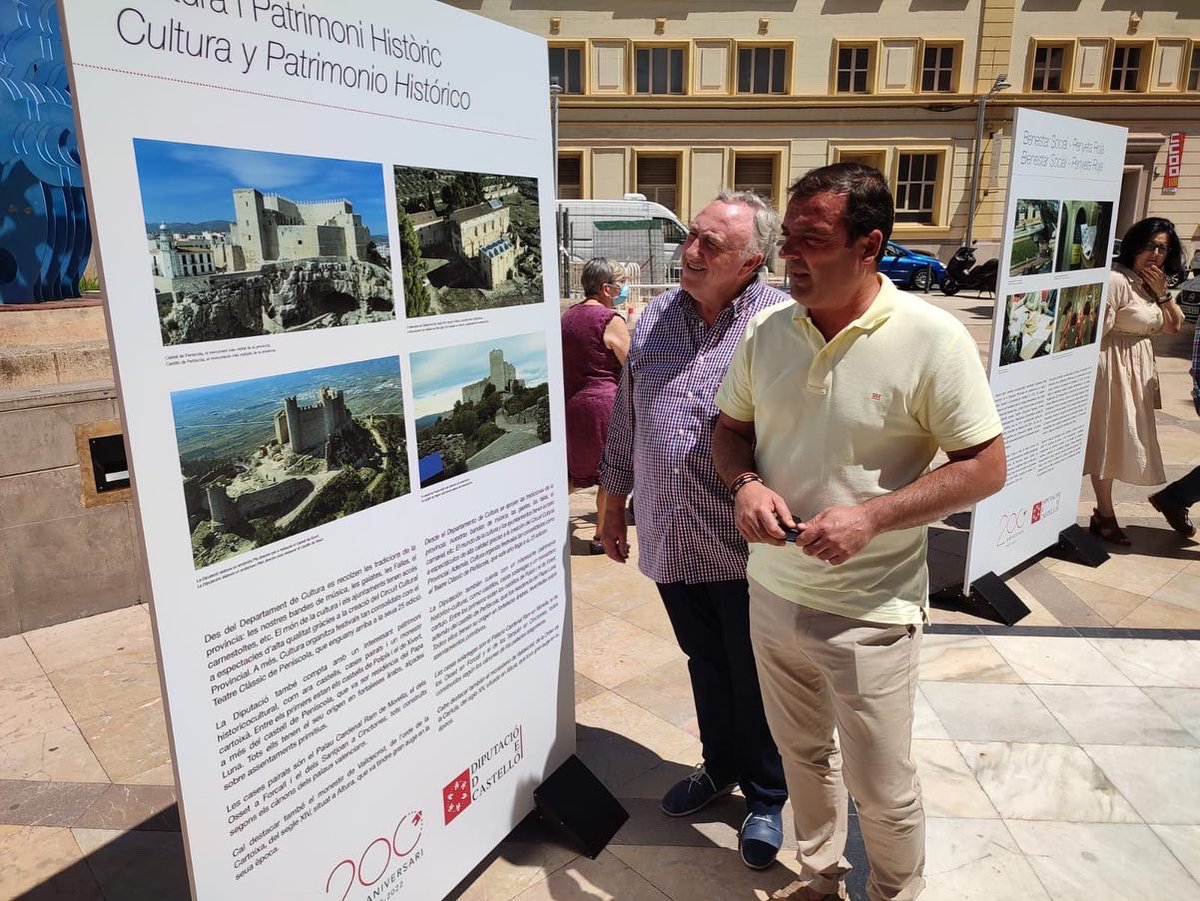 andripeniscola's tweet photo. En la inauguración de la EXPO ITINERANTE DEL BICENTENARIO DE LA DIPUTACIÓN DE CASTELLÓN. Como cambia el cuento caperucita; no querían las diputaciones, y ahora PSOE y Compromis, se sienten orgullosos de los 200 años que cumple nuestra Diputación. Bendito sea el señor!!! https://t.co/vNMM3xzNz3