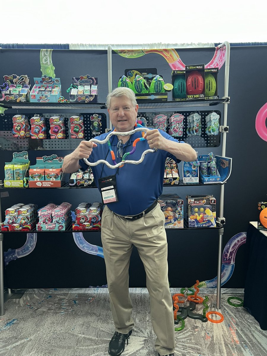 LearningExpressToys tweet media