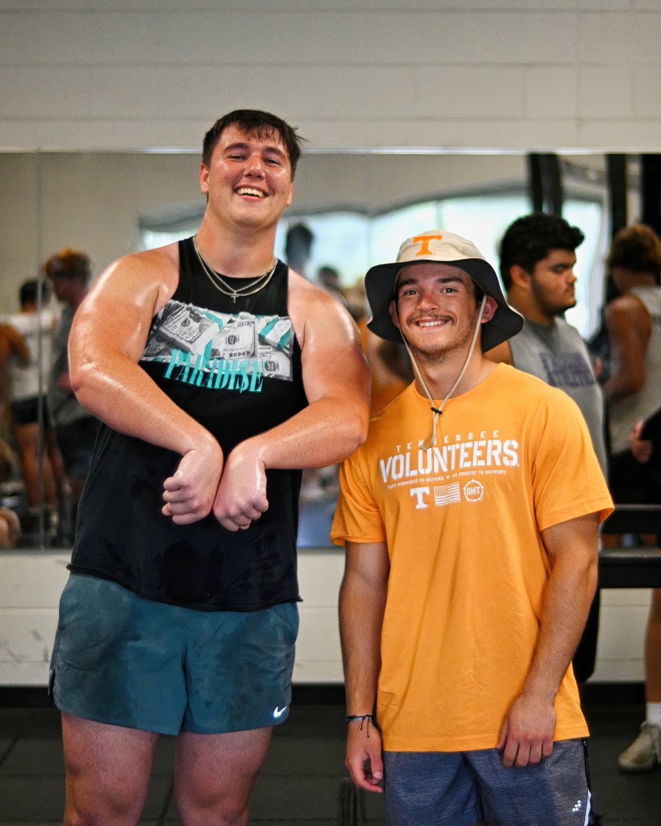 lorenziniphotog's tweet photo. Will joked with me and asked to make sure his arms looked as large as possible so I fired up Photoshop... #MuscleBobBuffPants https://t.co/lg0GEhZkq0