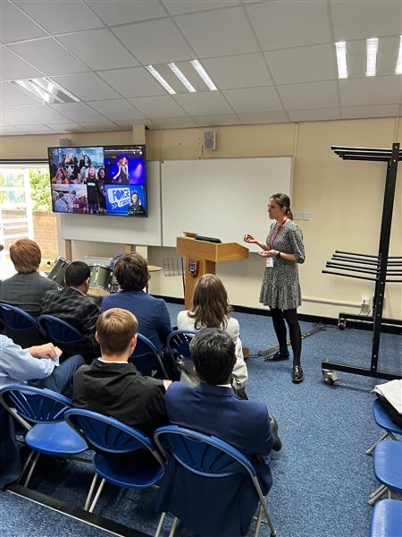 WGSBSixthForm's tweet photo. Great start to NSYF 2022! Thanks to @ShefUniSchools and @askapprenticeships for some great advice on transition to Uni and apprenticeship and other applications. Some fun role play developing #interviewskills as well! #WGSB6 great engagement @WGSB @WGSBCareersEd https://t.co/WZfxcdTtwE