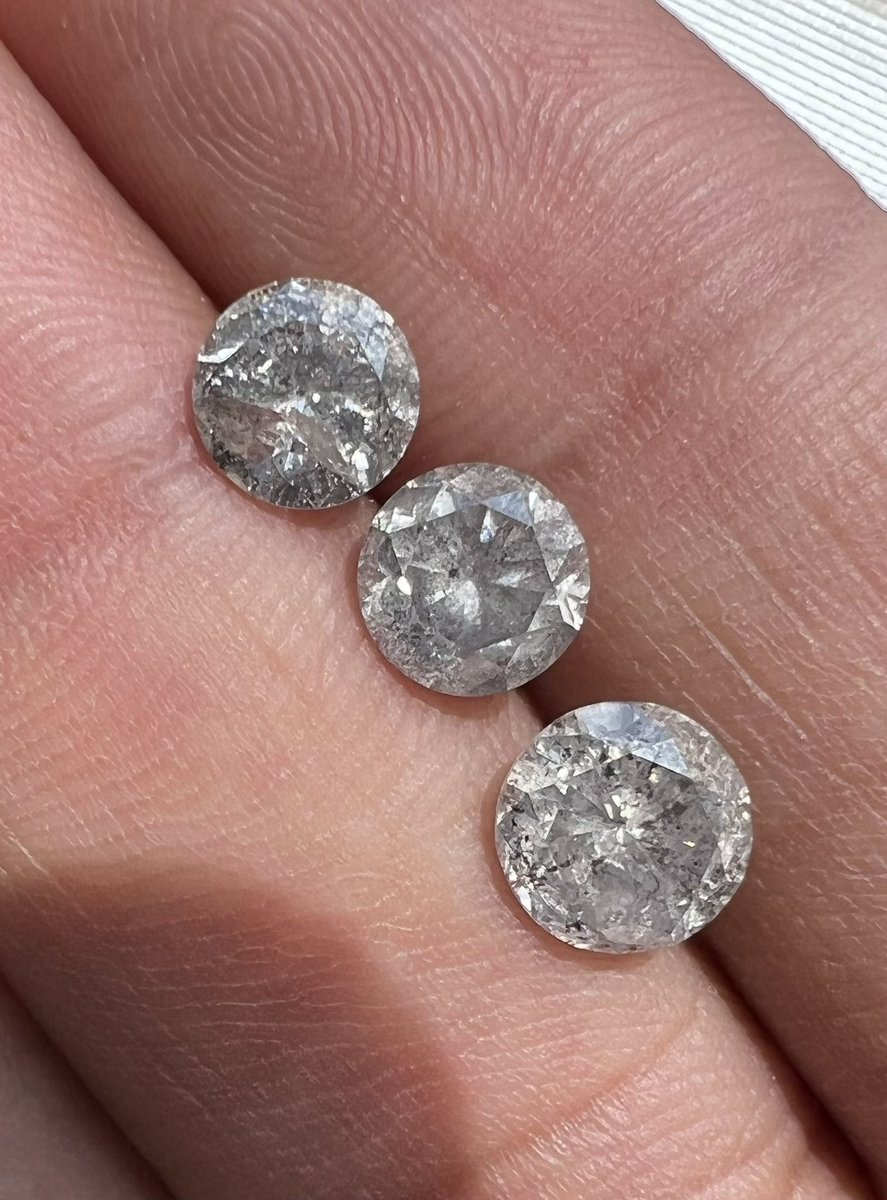 presley_co's tweet photo. Pass the salt please🔥 #saltandpepper #saltandpepperdiamonds #whattomake #uniquejewelry #ringbling #sandiegojeweler #womanownedandoperated https://t.co/o7ZxuZ3W4Y