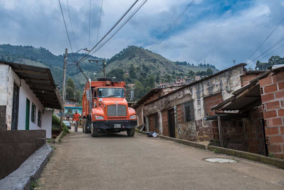 Emvarias's tweet photo. Recuerda que también puedes consultar nuestra información sobre las macro-rutas de recolección y transporte en https://t.co/LUrBDheoUr, buscándonos como Empresas Varias de Medellín.

#DatosAbiertos https://t.co/ffCxXoHNLH