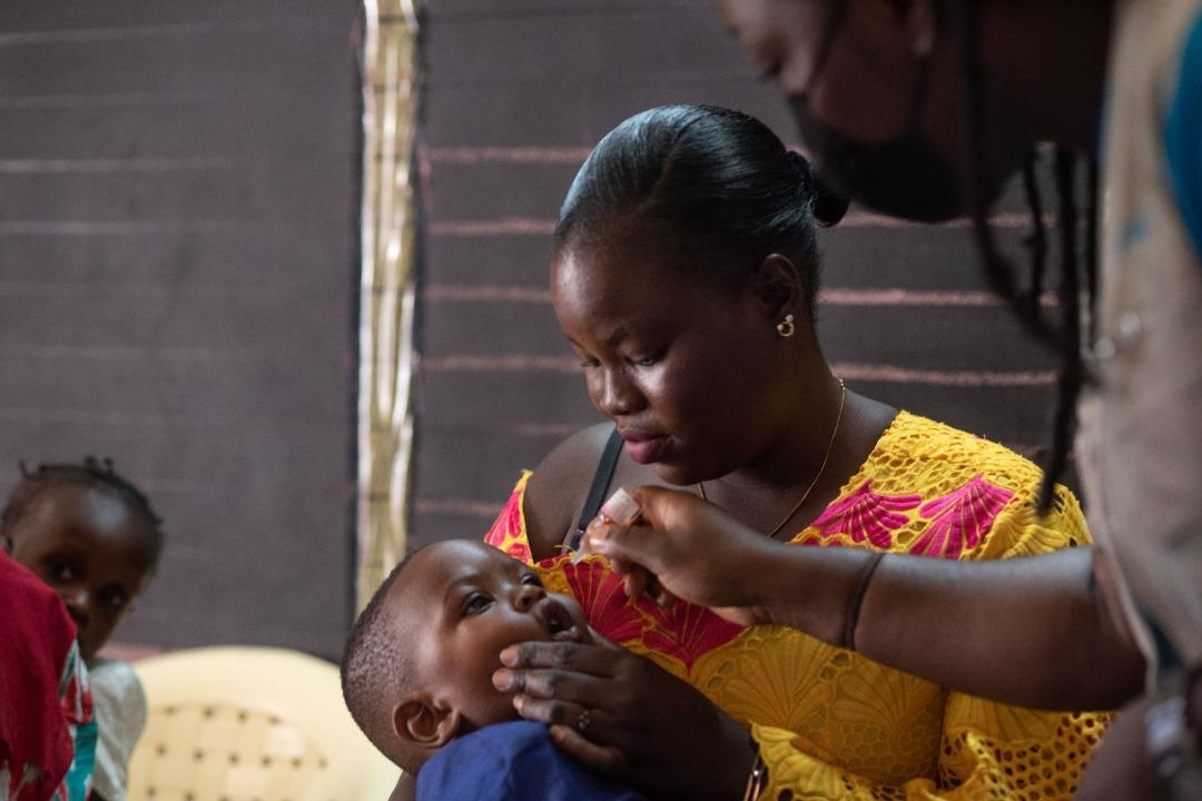 NackWilfried's tweet photo. #endpolio237
Pour protéger votre enfant vous devez le faire vacciner avec deux gouttes du vaccin contre la polio.Les multiples doses du vaccin renforcent l’immunité de l’enfant.
Faisons vacciner nos enfants âgés de 0 à 5 ans contre la polio du 1er au 3 Juillet 2022. https://t.co/rCqLGwLNwB