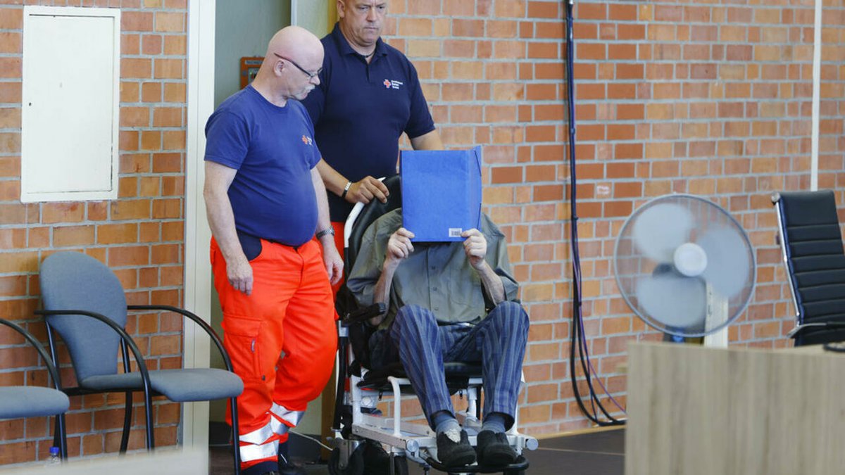 RFI's tweet photo. En Allemagne, un centenaire condamné à cinq ans de prison pour crimes nazis https://t.co/ATd9u0FaaC https://t.co/Vp4IU8qtB8